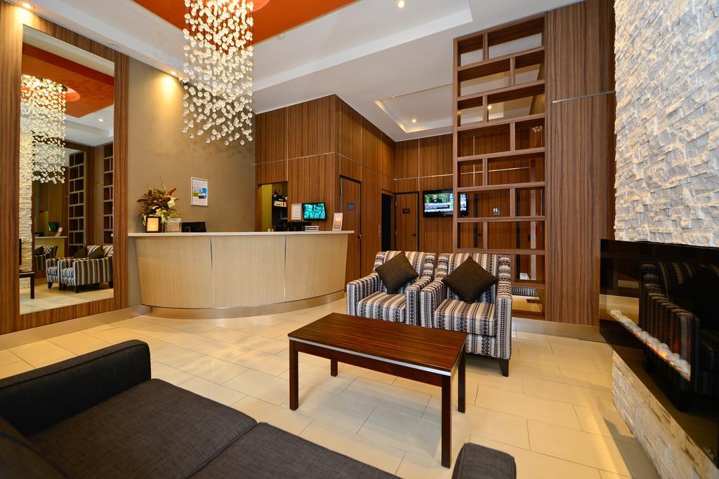 Comfort Inn Toronto City Centre Esterno foto