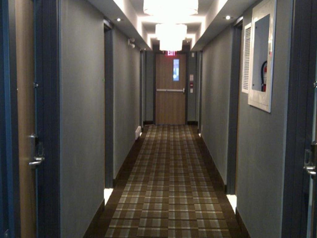 Comfort Inn Toronto City Centre Esterno foto