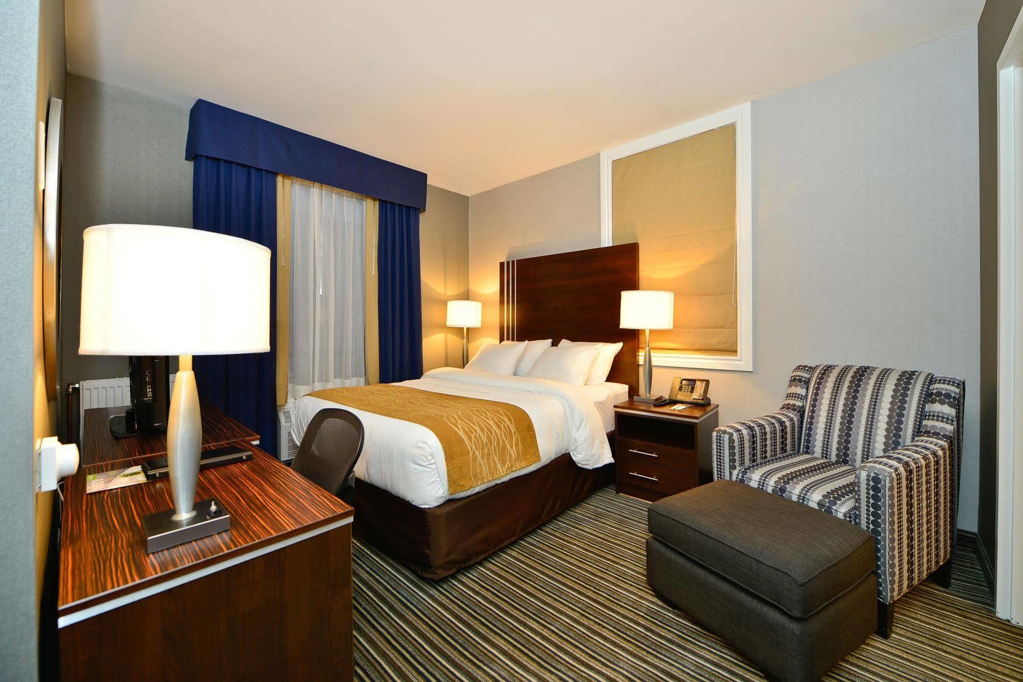 Comfort Inn Toronto City Centre Esterno foto