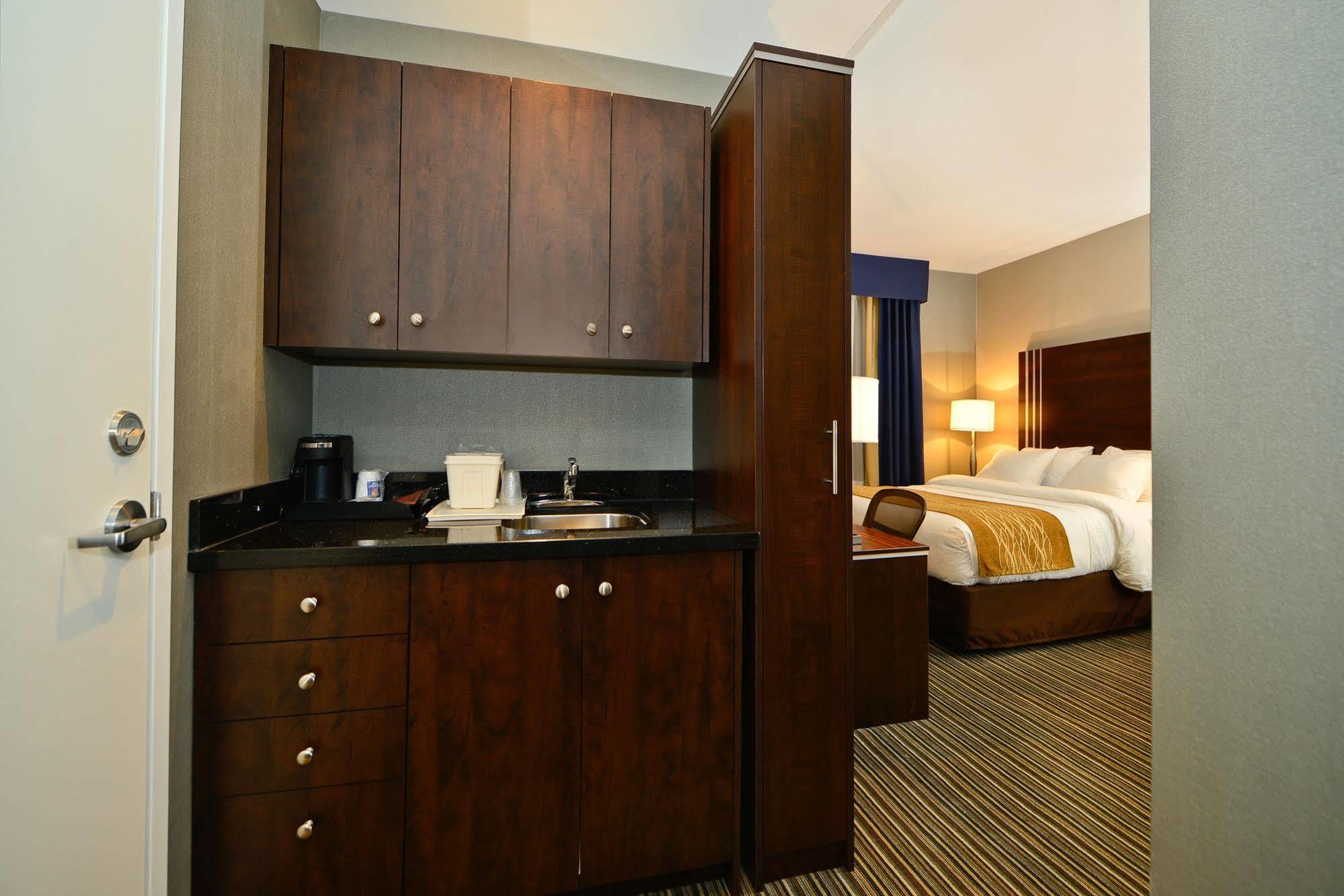 Comfort Inn Toronto City Centre Esterno foto